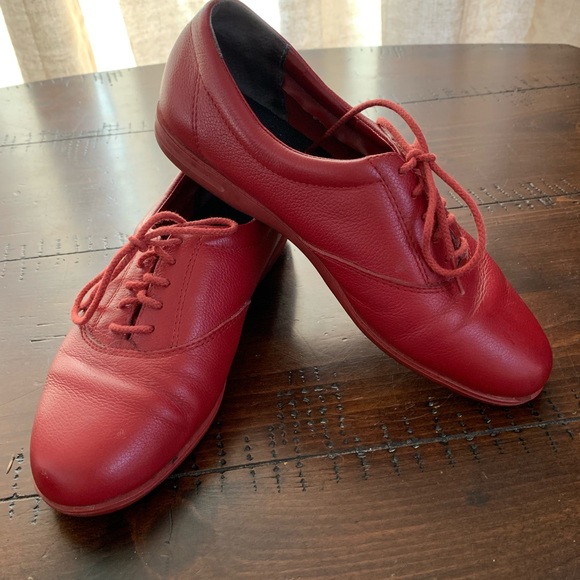 Red Easy Spirit Anti-gravity Lace Up Oxford - Picture 2 of 6